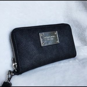 Michael Kors wallet/wristlet